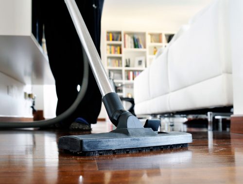 25-13-things-your-house-cleaner-wont-tell-you-vaccuuming
